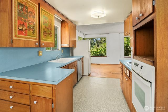 8725 Maple Lane, Edmonds, WA 98026