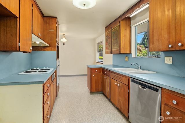8725 Maple Lane, Edmonds, WA 98026