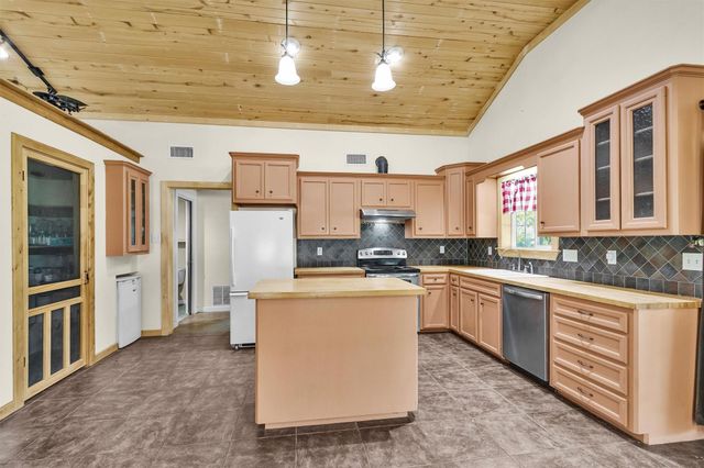 5950 County Road 331, Plantersville, TX 77363