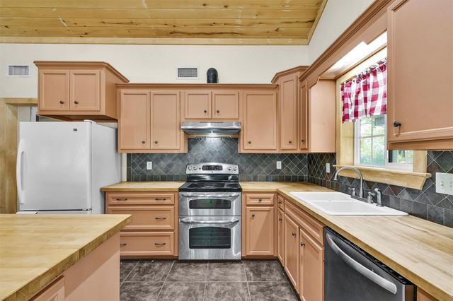 5950 County Road 331, Plantersville, TX 77363