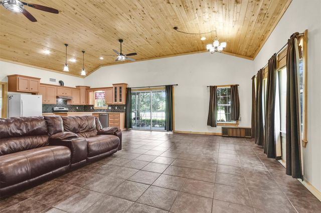 5950 County Road 331, Plantersville, TX 77363