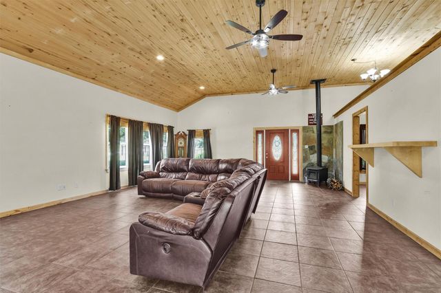 5950 County Road 331, Plantersville, TX 77363