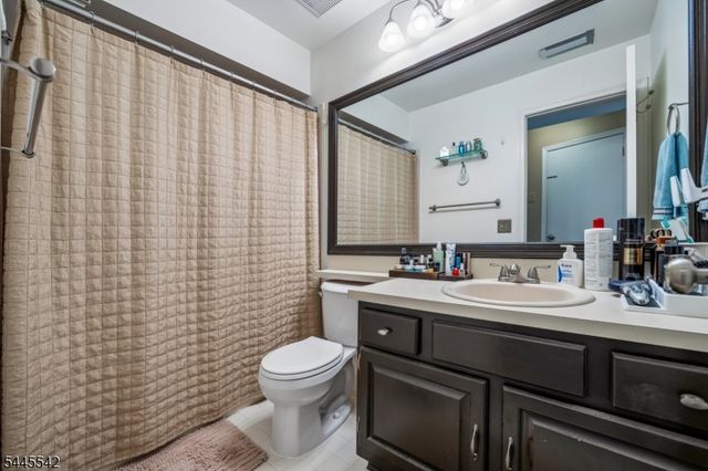 92 Ashley Ct, Bedminster Twp., NJ 07921