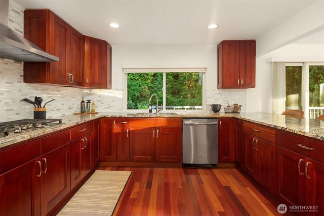 8308 Frederick Place, Edmonds, WA 98026