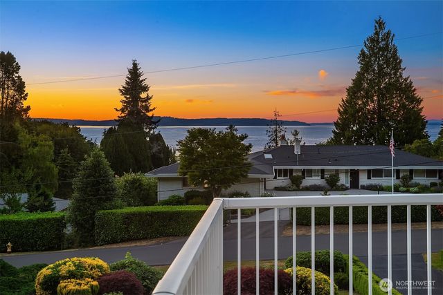 8308 Frederick Place, Edmonds, WA 98026