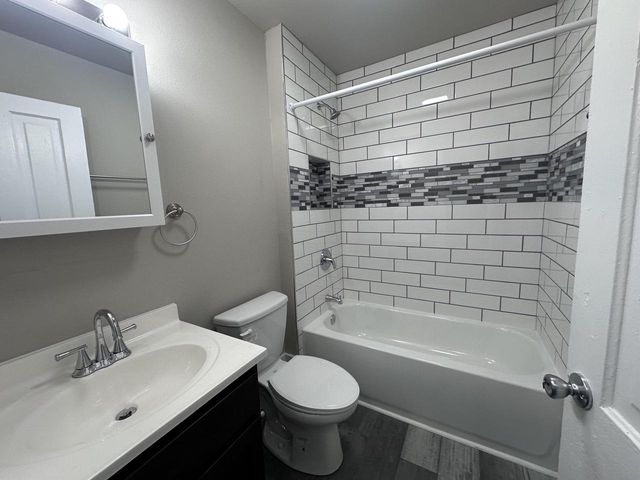 1221 24th STREET, Milwaukee, WI 53205