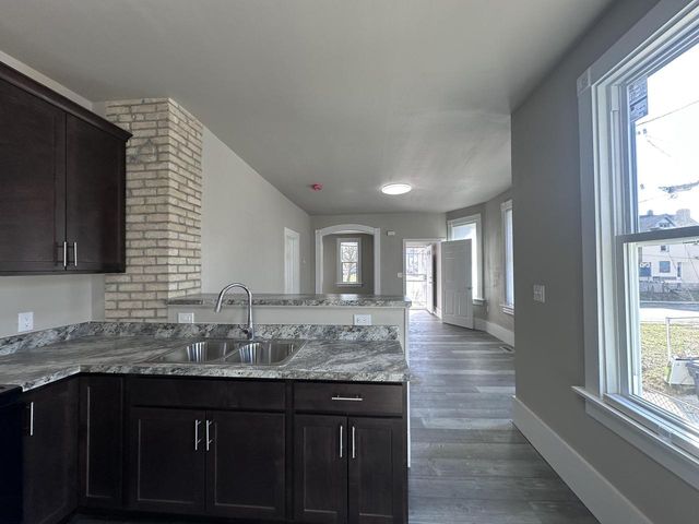 1221 24th STREET, Milwaukee, WI 53205
