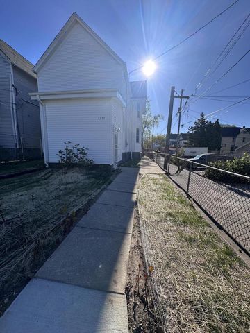 1221 24th STREET, Milwaukee, WI 53205