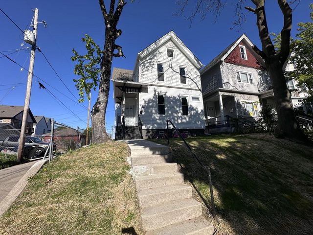 1221 24th STREET, Milwaukee, WI 53205