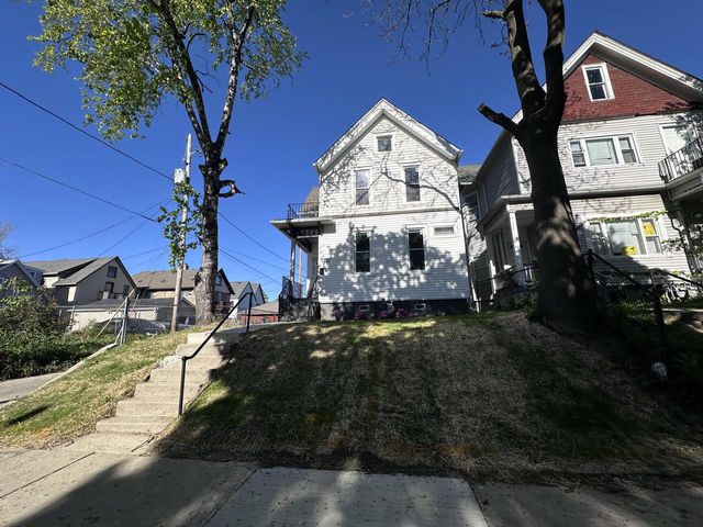 1221 24th STREET, Milwaukee, WI 53205