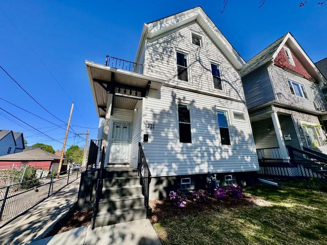 1221 24th STREET, Milwaukee, WI 53205