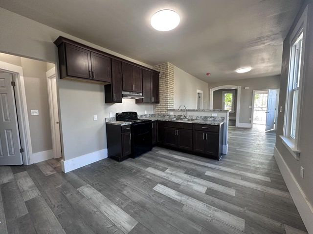 1221 24th STREET, Milwaukee, WI 53205