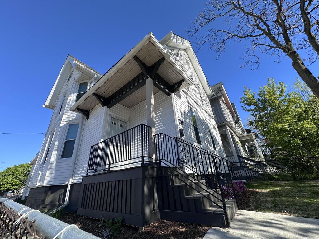 1221 24th STREET, Milwaukee, WI 53205