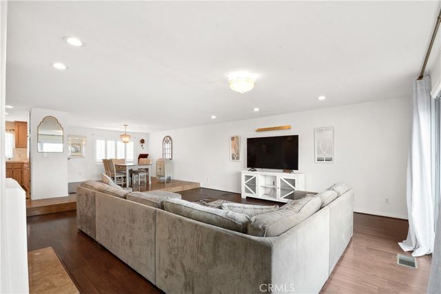 1158 W 11th Street J, San Pedro, CA 90731