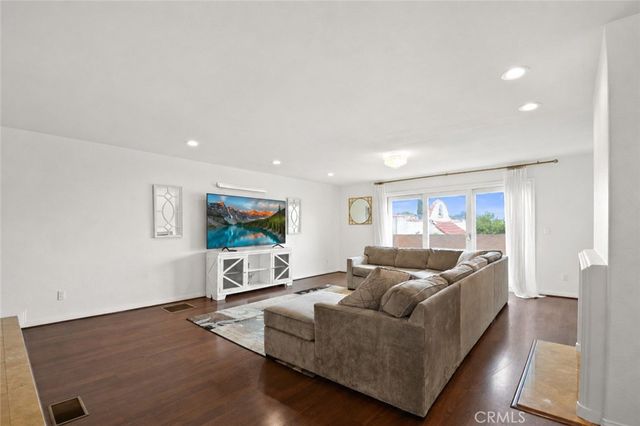 1158 W 11th Street J, San Pedro, CA 90731