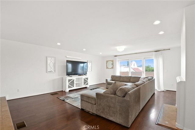 1158 W 11th Street J, San Pedro, CA 90731