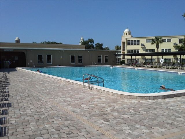 2011 AUSTRALIA WAY W 36, Clearwater, FL 33763