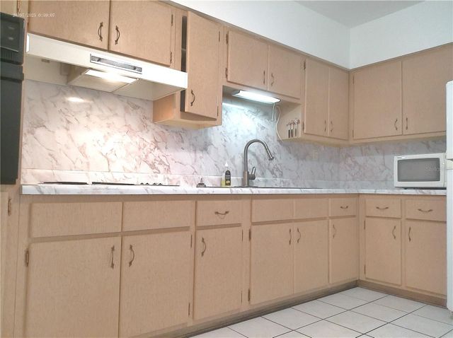 2011 AUSTRALIA WAY W 36, Clearwater, FL 33763