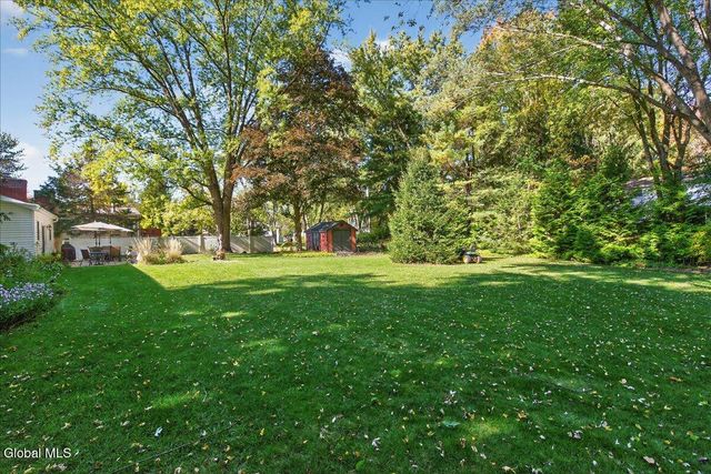 26 Valdepenas Lane, Clifton Park, NY 12065