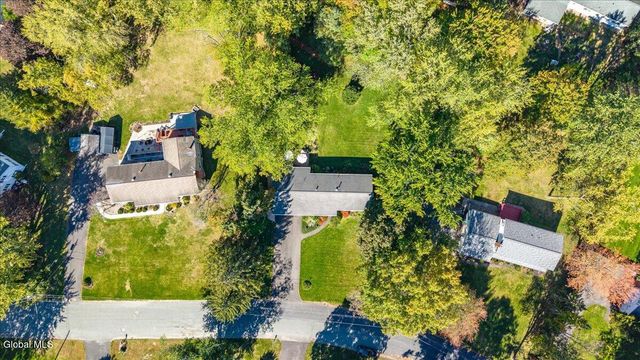 26 Valdepenas Lane, Clifton Park, NY 12065