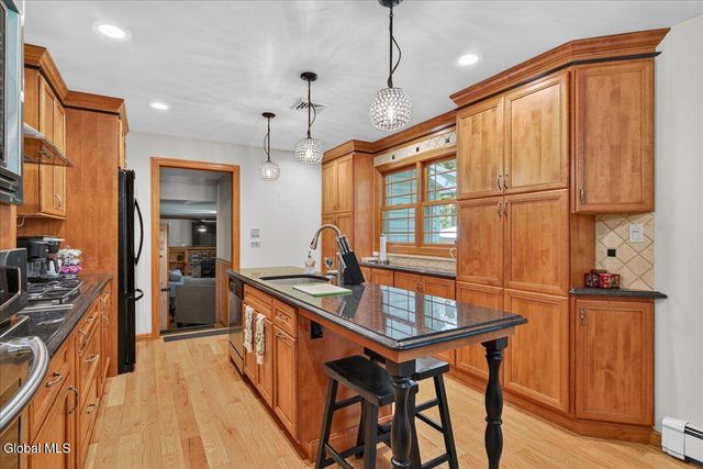 26 Valdepenas Lane, Clifton Park, NY 12065