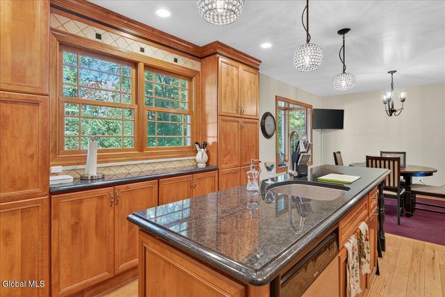 26 Valdepenas Lane, Clifton Park, NY 12065