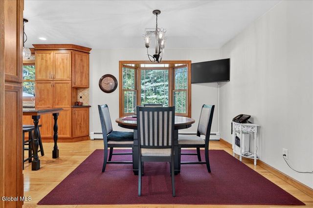 26 Valdepenas Lane, Clifton Park, NY 12065