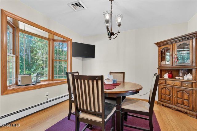 26 Valdepenas Lane, Clifton Park, NY 12065