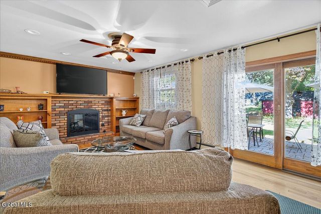 26 Valdepenas Lane, Clifton Park, NY 12065