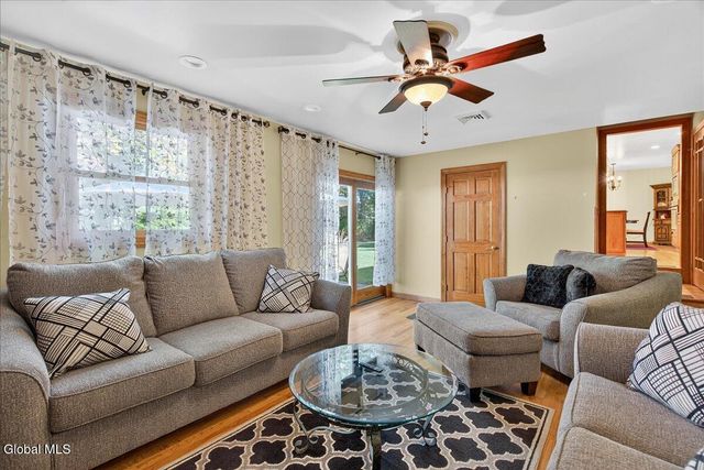 26 Valdepenas Lane, Clifton Park, NY 12065