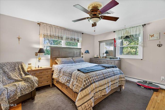 26 Valdepenas Lane, Clifton Park, NY 12065