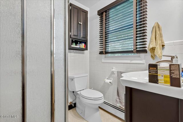 26 Valdepenas Lane, Clifton Park, NY 12065