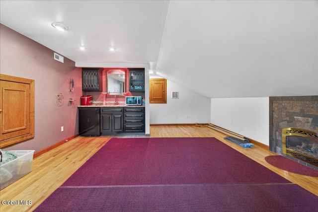 26 Valdepenas Lane, Clifton Park, NY 12065