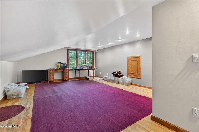 26 Valdepenas Lane, Clifton Park, NY 12065