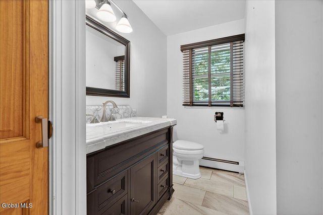 26 Valdepenas Lane, Clifton Park, NY 12065