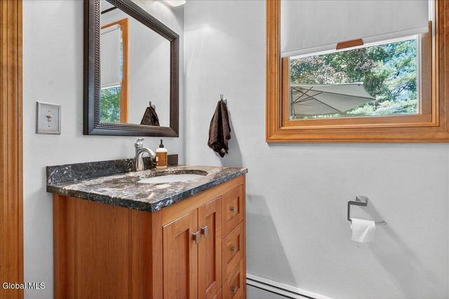 26 Valdepenas Lane, Clifton Park, NY 12065