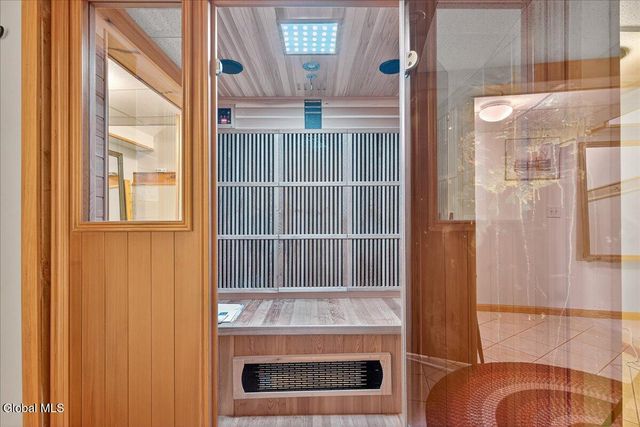 26 Valdepenas Lane, Clifton Park, NY 12065