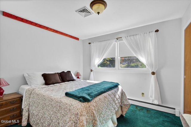 26 Valdepenas Lane, Clifton Park, NY 12065