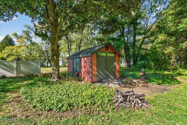 26 Valdepenas Lane, Clifton Park, NY 12065