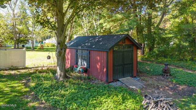 26 Valdepenas Lane, Clifton Park, NY 12065