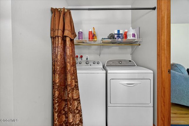 26 Valdepenas Lane, Clifton Park, NY 12065