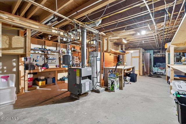 26 Valdepenas Lane, Clifton Park, NY 12065