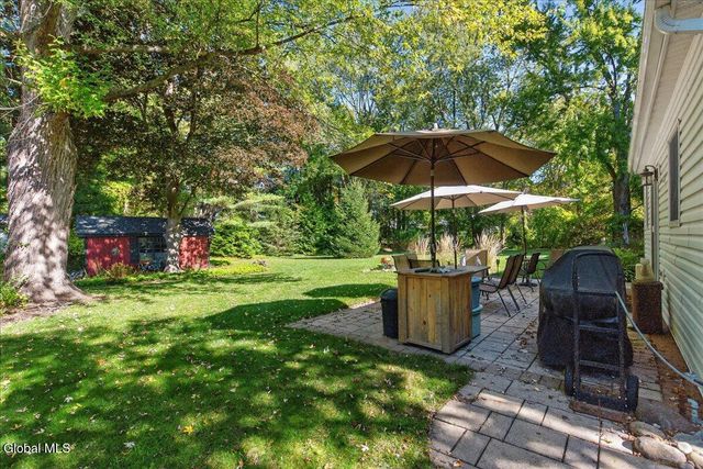 26 Valdepenas Lane, Clifton Park, NY 12065