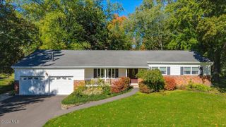 26 Valdepenas Lane, Clifton Park, NY 12065