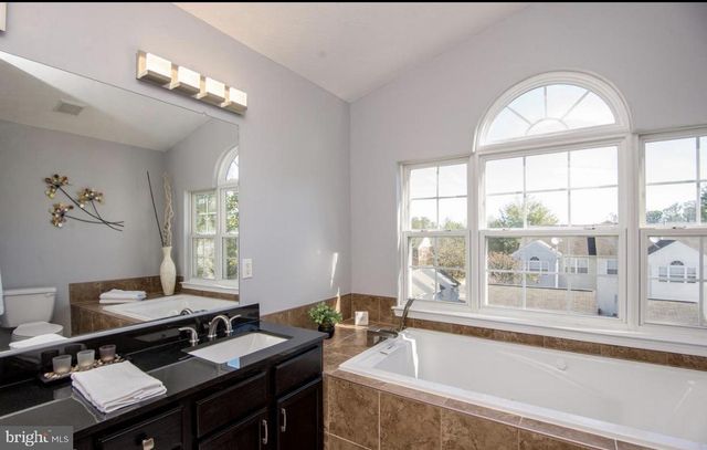 8800 COMMUNITY SQUARE LN, Upper Marlboro, MD 20772