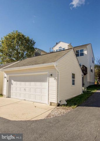 8800 COMMUNITY SQUARE LN, Upper Marlboro, MD 20772