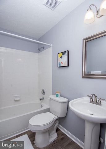 8800 COMMUNITY SQUARE LN, Upper Marlboro, MD 20772