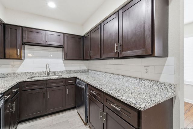 100 Lorenz Rd Apt 802, San Antonio, TX 78209