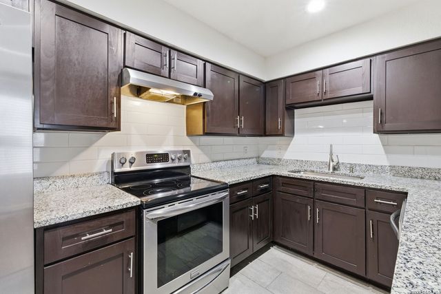 100 Lorenz Rd Apt 802, San Antonio, TX 78209