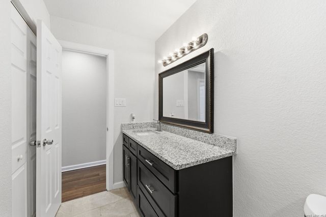 100 Lorenz Rd Apt 802, San Antonio, TX 78209